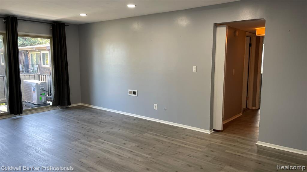 530 Riviera Drive, Saint Clair Shores, MI 48080 — Photo 7