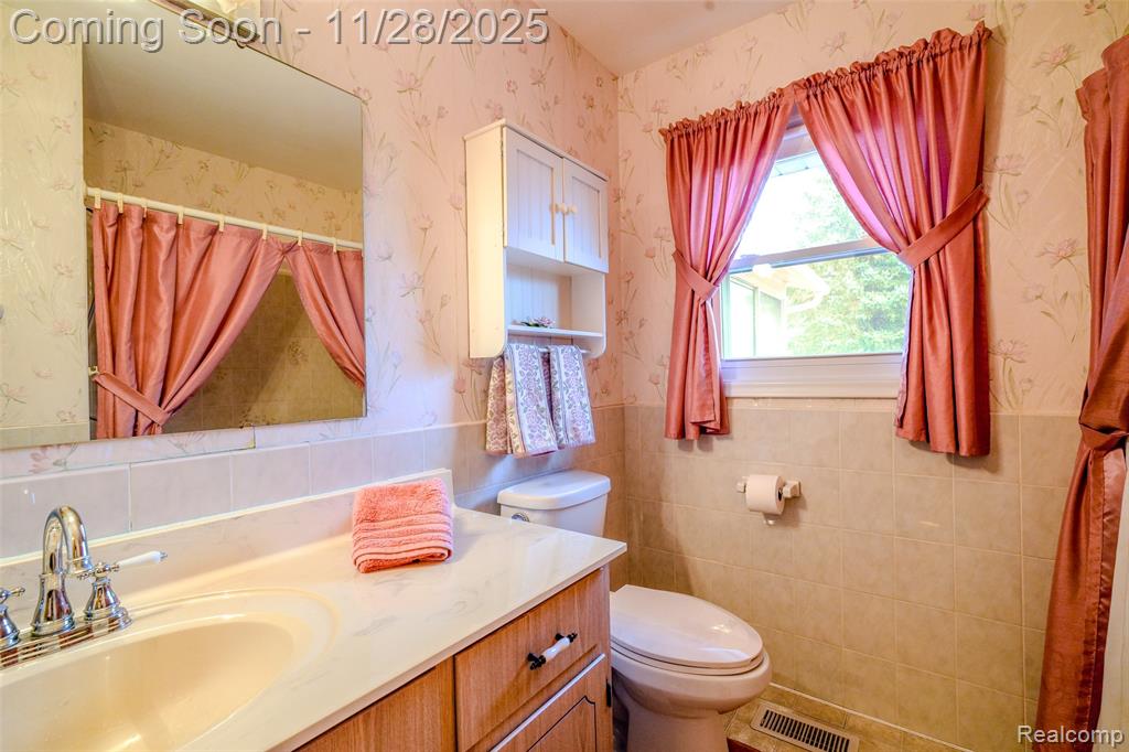 8778 Redwood Drive, Monroe, MI 48162 — Photo 14