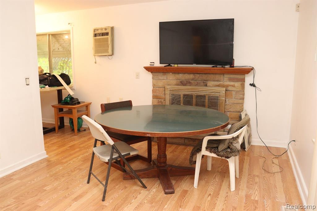 937 BARNEY Avenue, Flint, MI 48503 — Photo 4