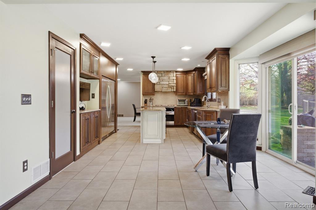 2411 Wixom Trail, Milford, MI 48381 — Photo 21
