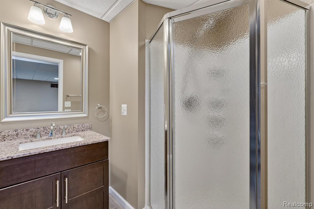 5195 Wyndham Place, Fenton, MI 48430 — Photo 29