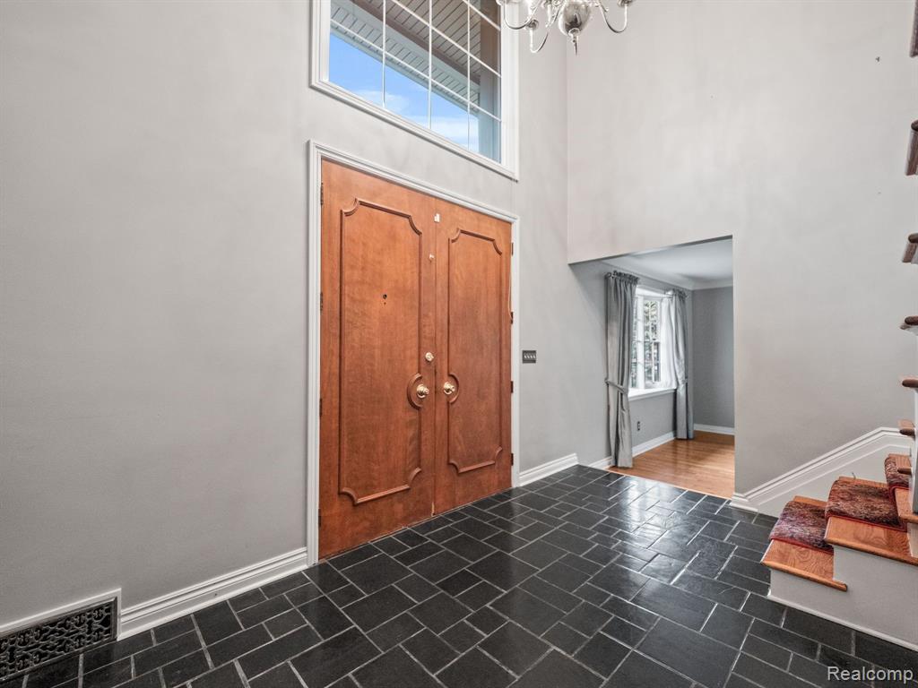 5707 WOODWIND Drive, Bloomfield Hills, MI 48301 — Photo 5
