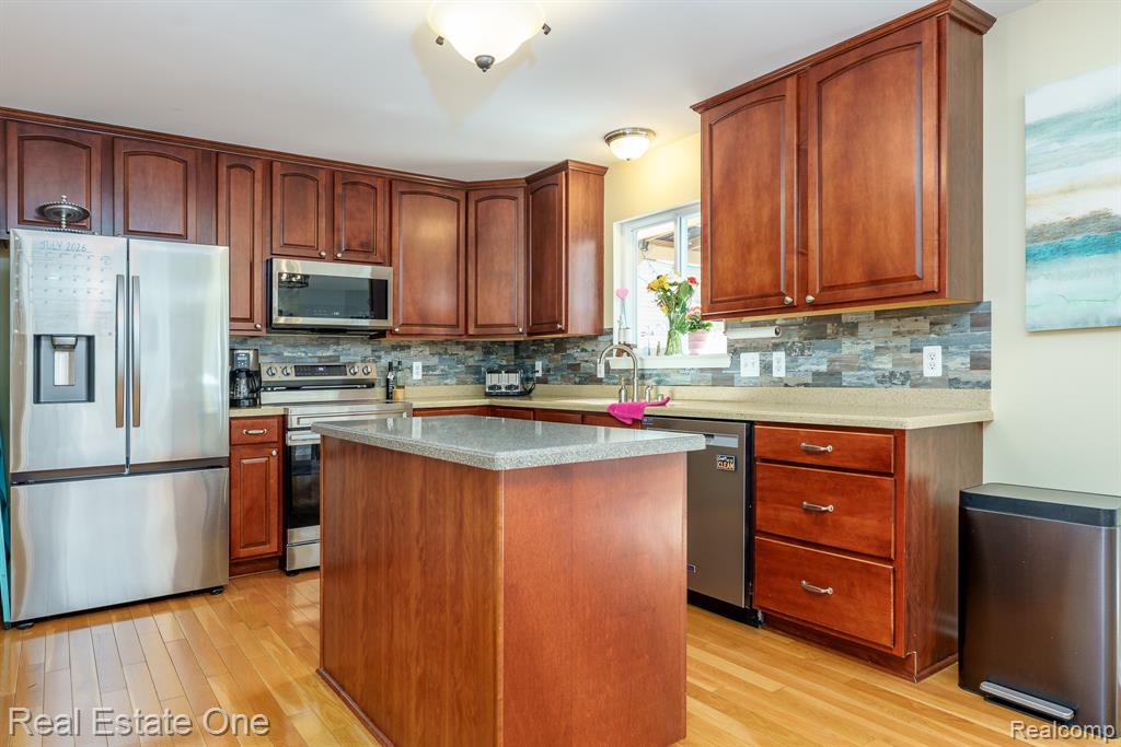 442 Ridgewood Drive S, Ortonville, MI 48462 — Photo 10