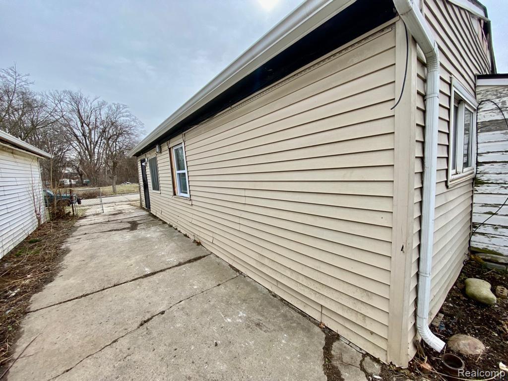 9145 DECATUR Street, Detroit, MI 48228 — Photo 4