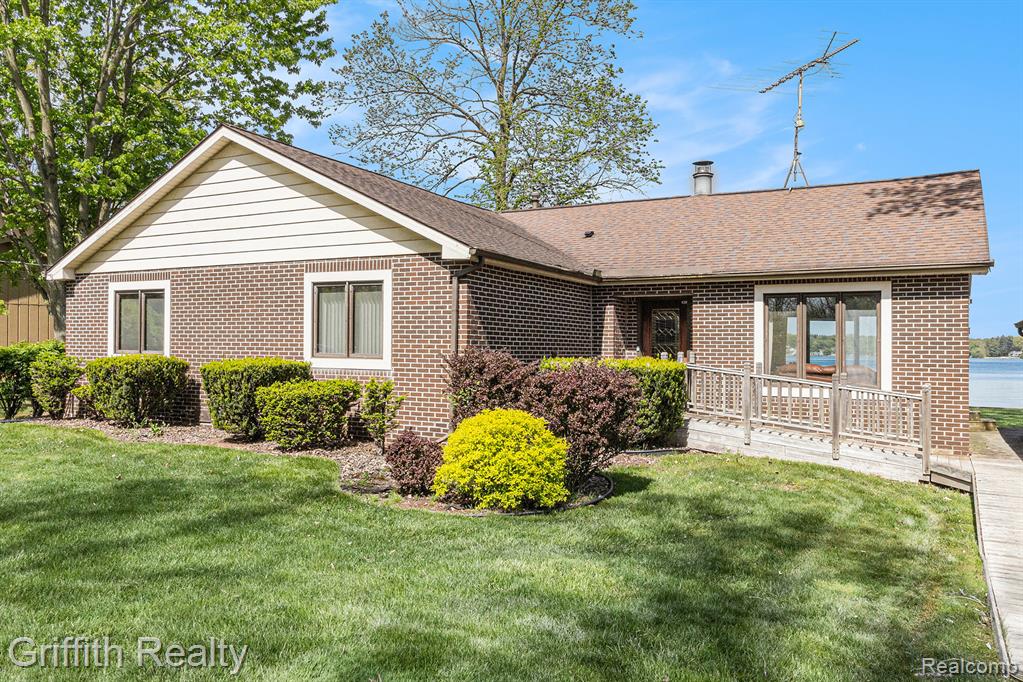 8570 Riverside Drive, Brighton, MI 48116 — Photo 6
