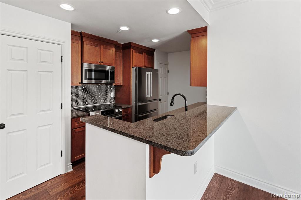 730 Penniman Avenue, 205, Plymouth, MI 48170 — Photo 5