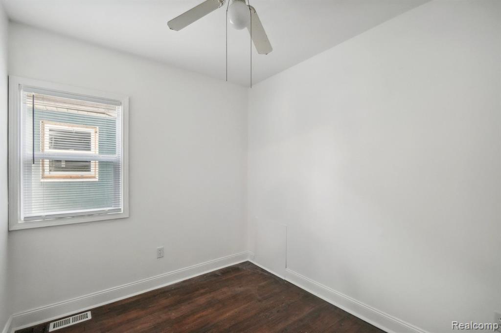 46 E HAYES Avenue, Hazel Park, MI 48030 — Photo 16