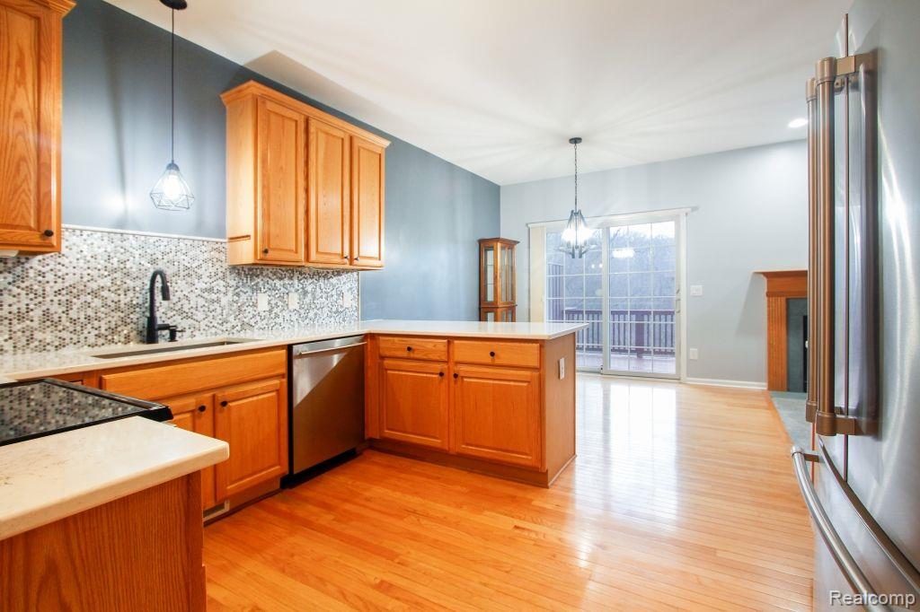 42985 RIVER BEND Drive, Plymouth, MI 48170 — Photo 24