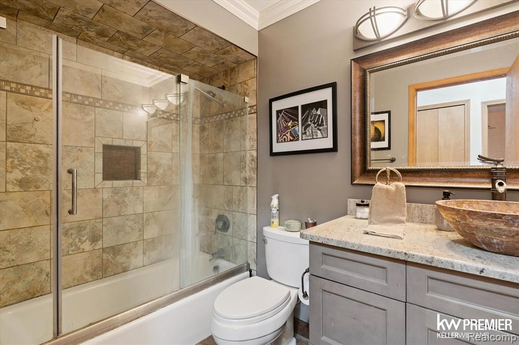 6421 Prairie Lawn Drive, Waterford, MI 48329 — Photo 14