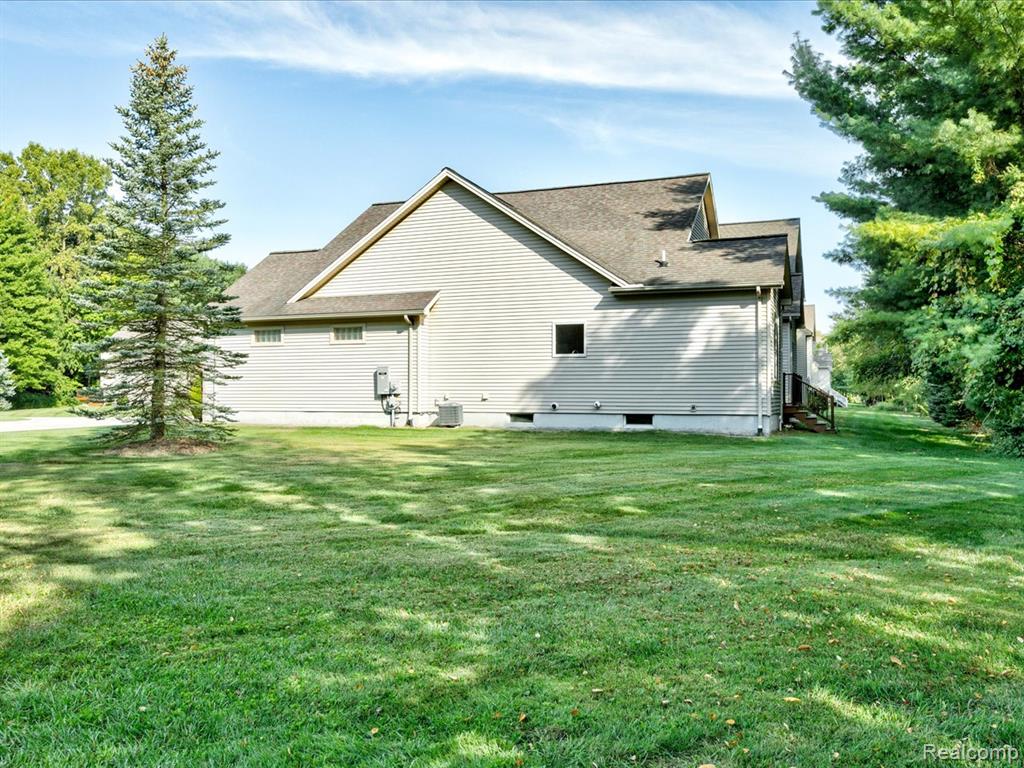 3084 Aberdeen Court, Port Huron, MI 48060 — Photo 38