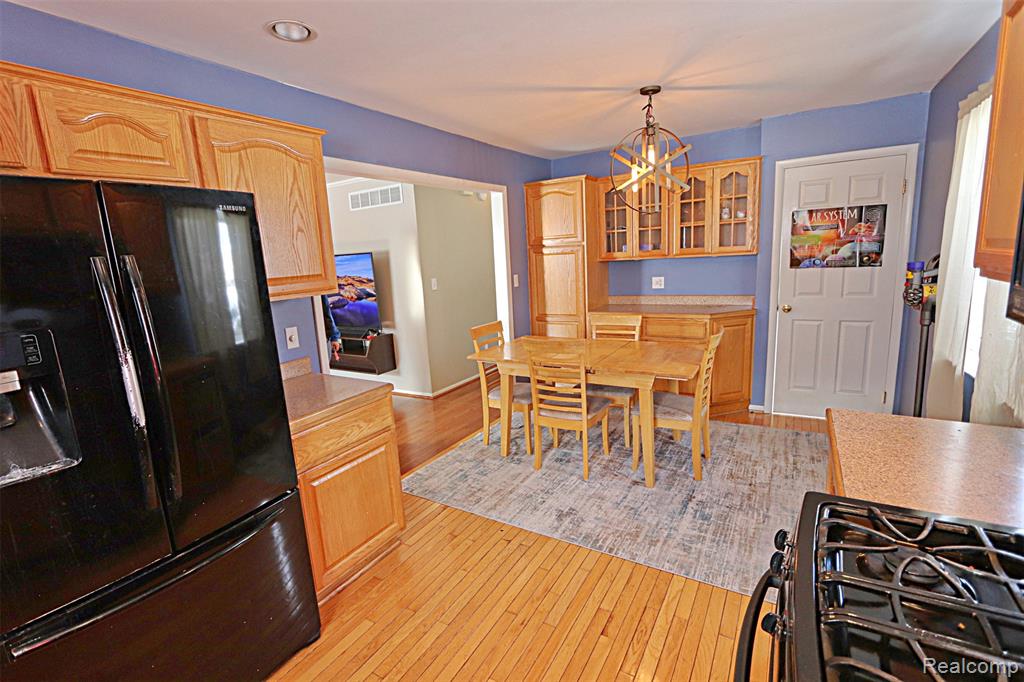 412 Cambridge Avenue, South Lyon, MI 48178 — Photo 32