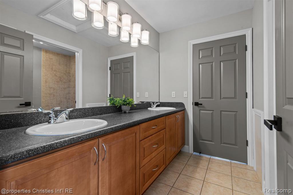 48252 BINGHAMPTON, Northville, MI 48168 — Photo 29