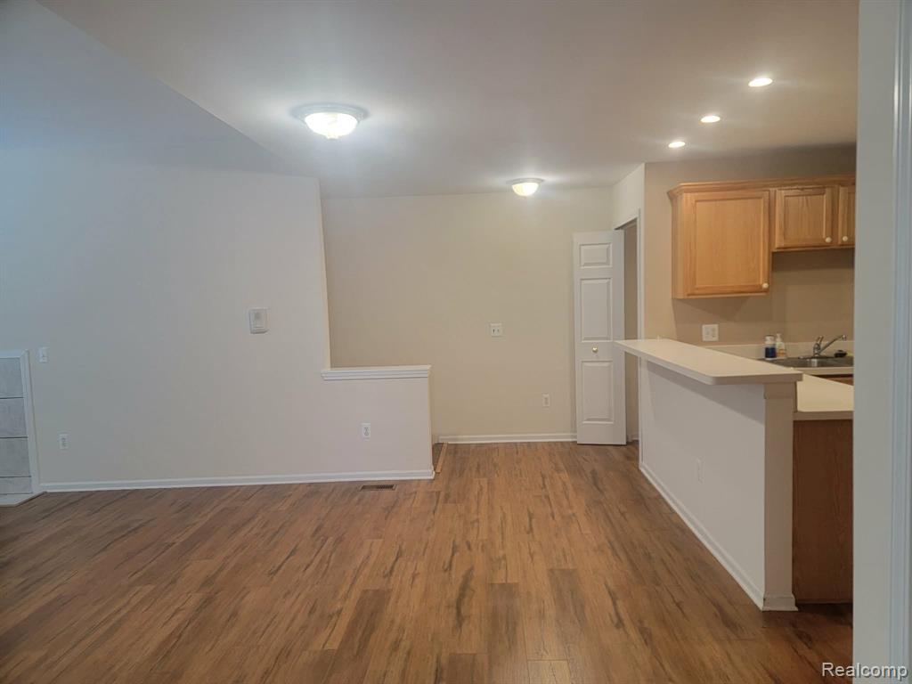 5457 Twin Oaks Drive, Sterling Heights, MI 48314 — Photo 19