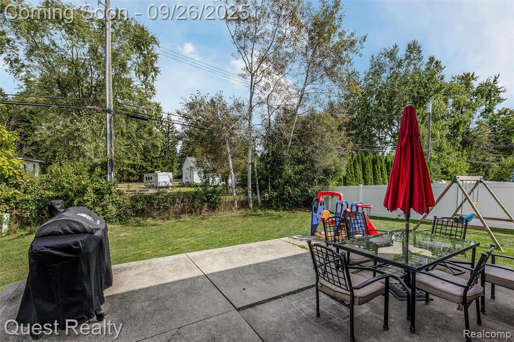 70 Fountain Park Drive, Waterford, MI 48327 — Photo 7