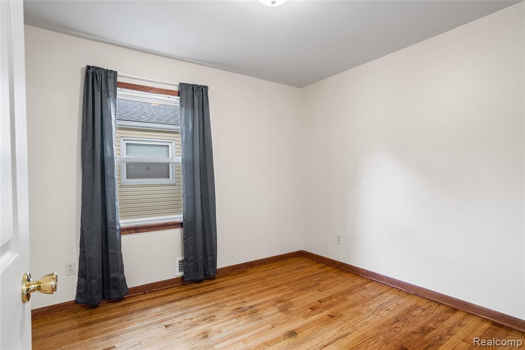 5427 NEWBERRY Street, Wayne, MI 48184 — Photo 17
