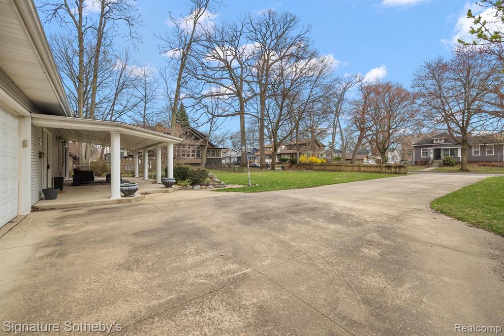 423 HAWTHORN Avenue, Royal Oak, MI 48067 — Photo 20