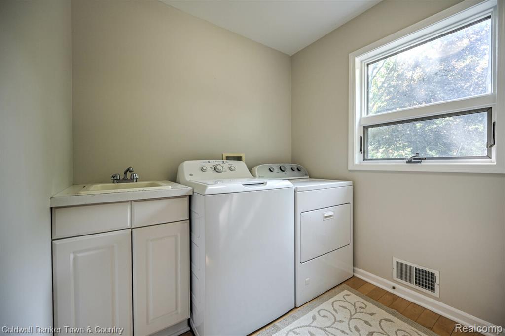 11265 N Shore Drive, Whitmore Lake, MI 48189 — Photo 23