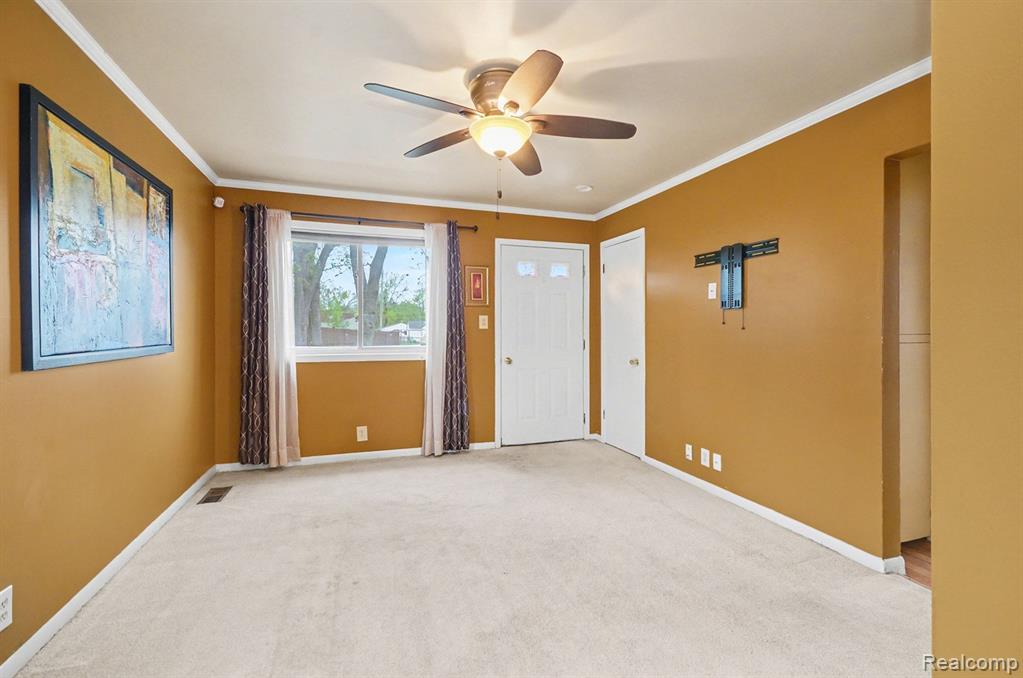 74 E Colgate Avenue, Pontiac, MI 48340 — Photo 2