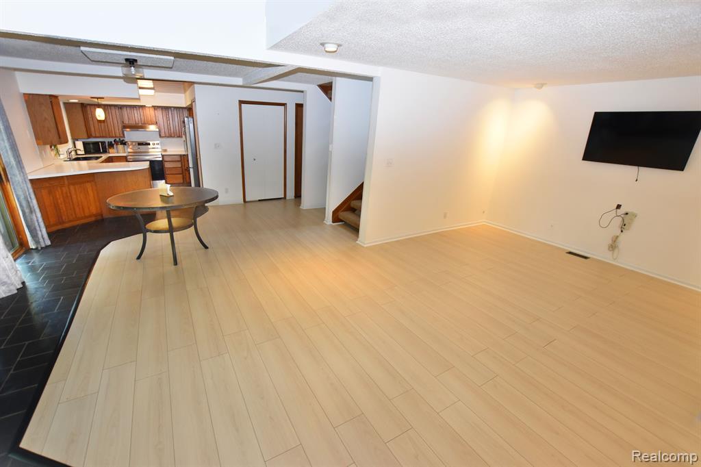 5168 WALDEN Drive, Swartz Creek, MI 48473 — Photo 4