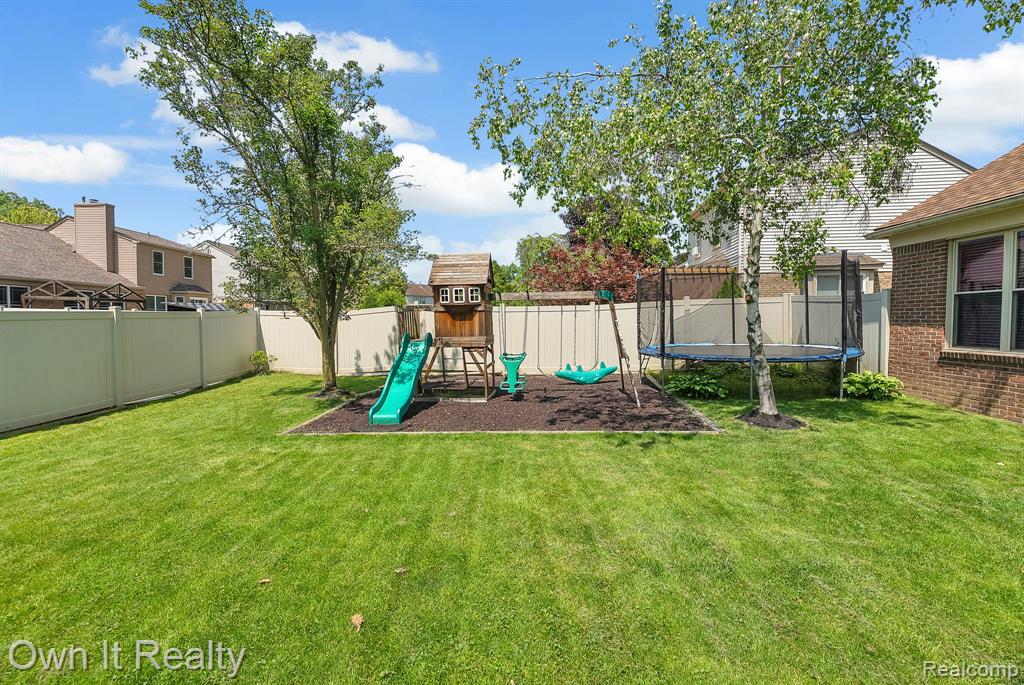 45693 Radnor Road, Canton, MI 48187 — Photo 43