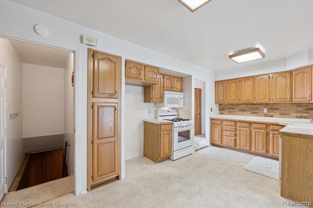6484 Huntleigh Street, Garden City, MI — Photo 10