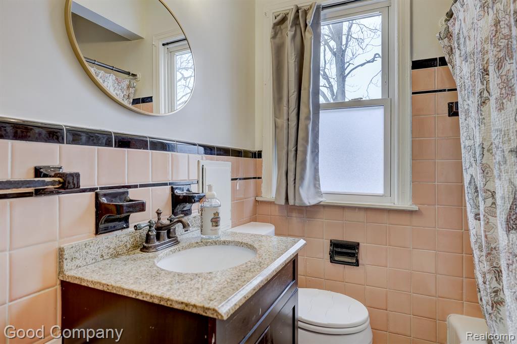 8460 Kenberton Drive, Oak Park, MI 48237 — Photo 24