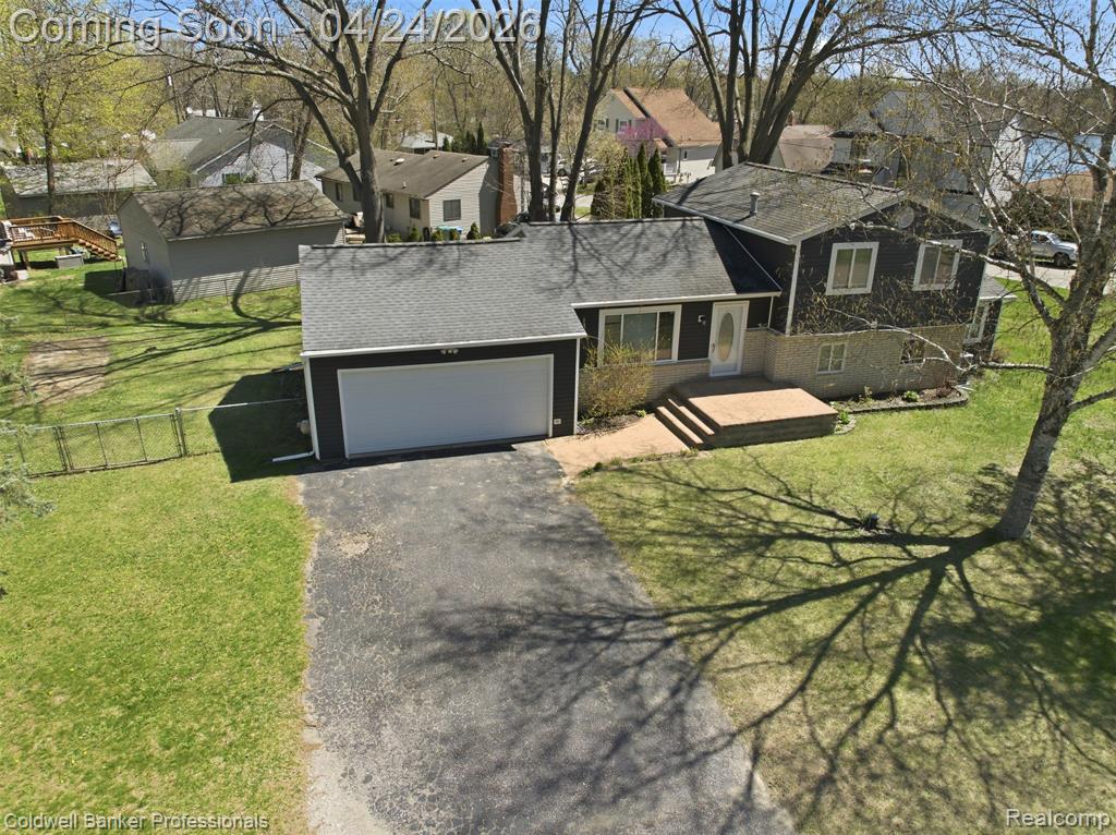 470 Crystalia Street, Commerce Twp, MI 48382 — Photo 3