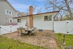 2051 AVONDALE Street, Sylvan Lake, MI 48320 — Photo 22