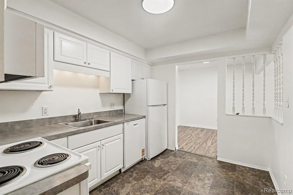 8232 Karam Boulevard, Warren, MI 48093 — Photo 10