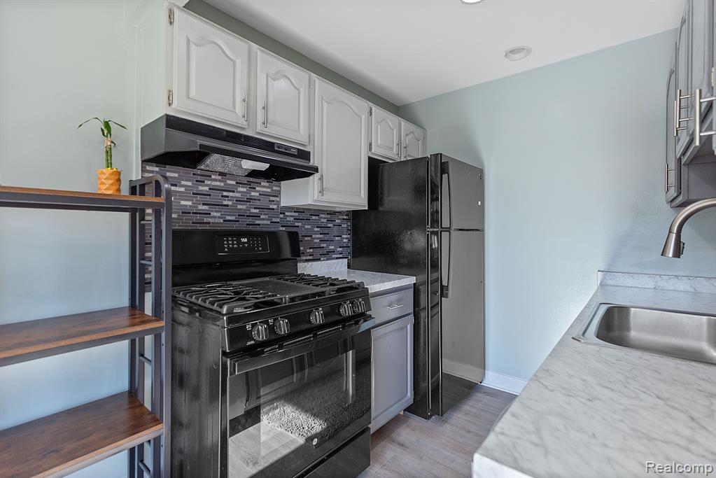 45880 KENSINGTON Street, Utica, MI 48317 — Photo 6