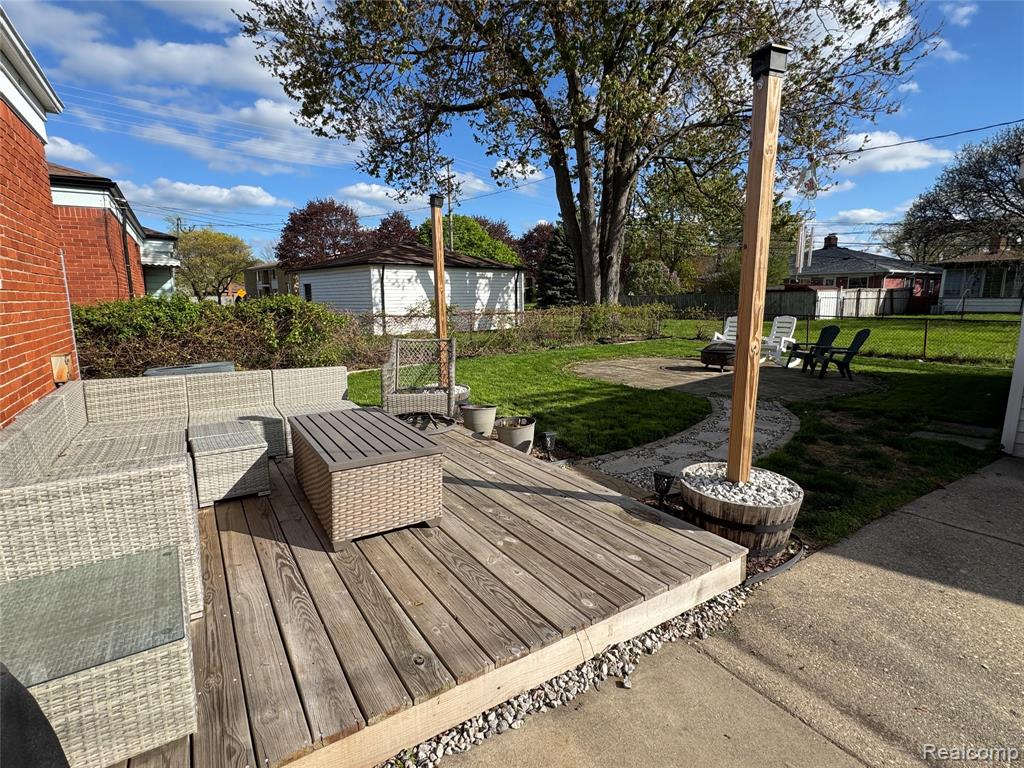 19156 Ash Avenue, Eastpointe, MI 48021 — Photo 9