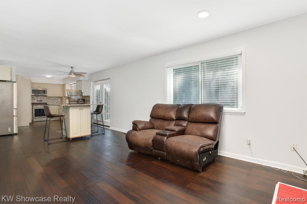 6322 CLARENDON Drive, Canton, MI 48187 — Photo 20