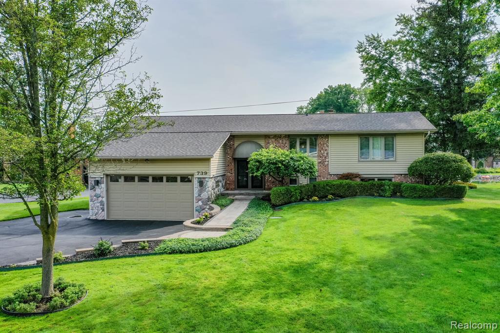 739 Rachelle Street, White Lake, MI — Photo 2