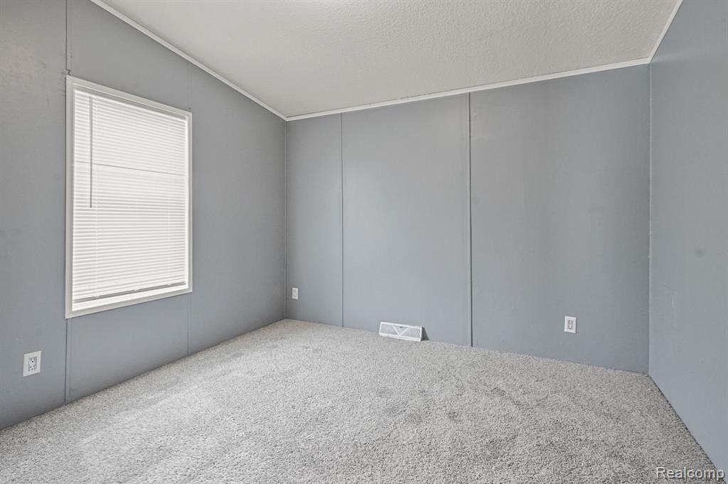 6 Ponderosa Trail S, Belleville, MI 48111 — Photo 9