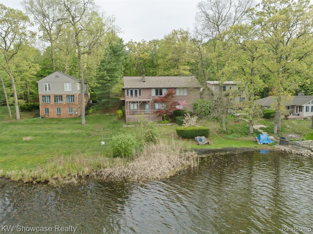 5867 COMMUNITY Drive, Brighton, MI 48116 — Photo 7