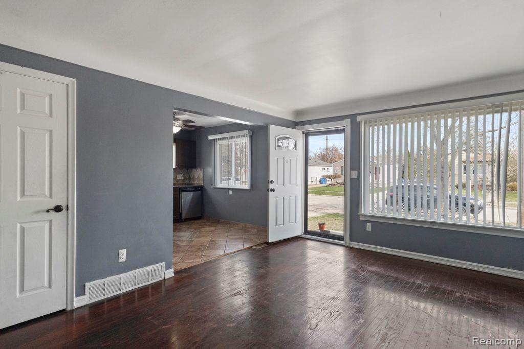 4976 CORNELL Street, Dearborn Heights, MI 48125 — Photo 7