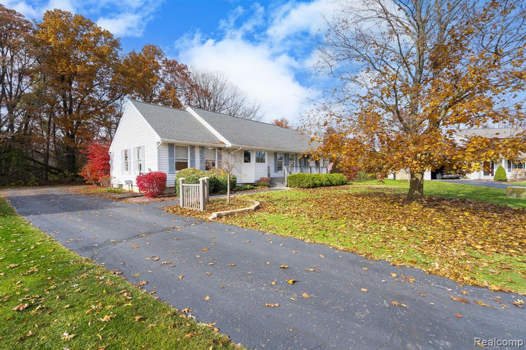 9721 Klais Road, Clarkston, MI 48348 — Photo 2