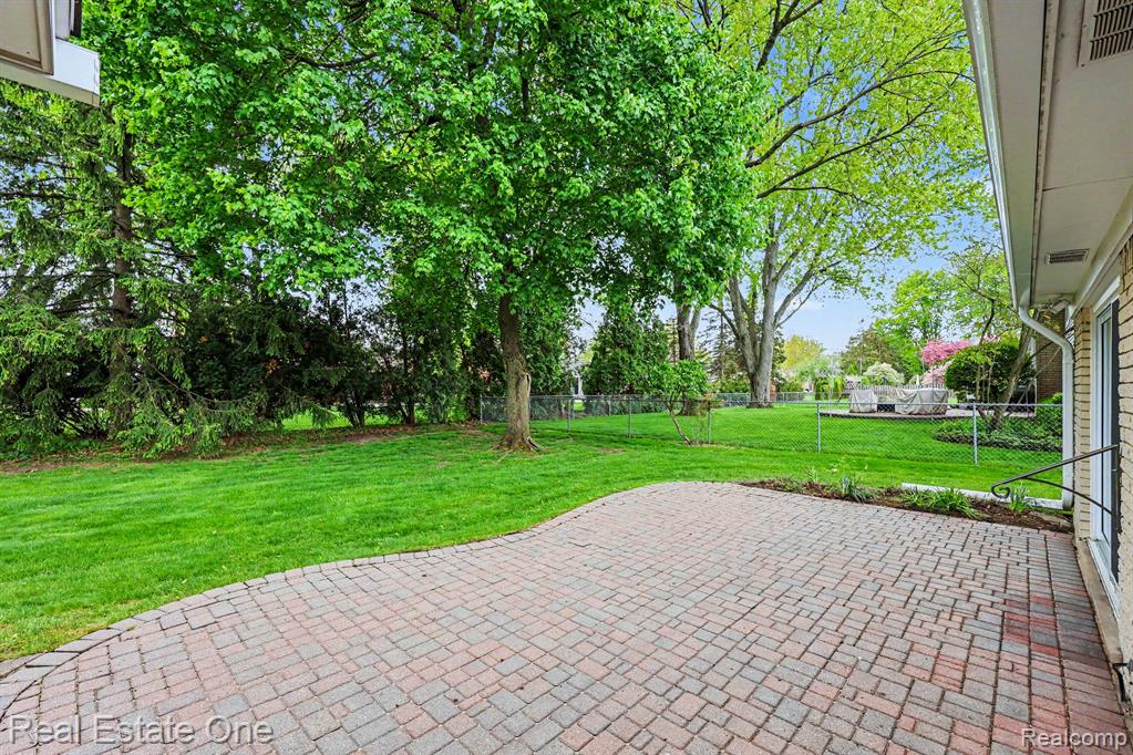 3888 Boulder Drive, Troy, MI 48084 — Photo 35