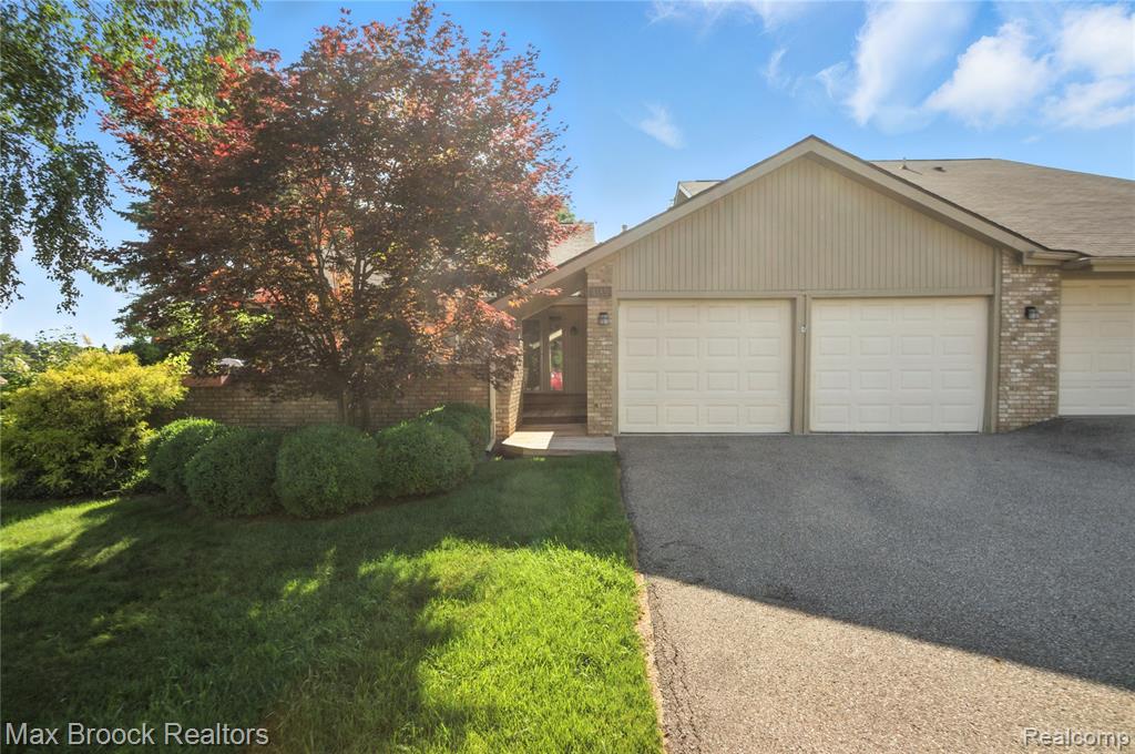 4185 Foxpointe Drive, West Bloomfield, MI 48323 — Photo 31