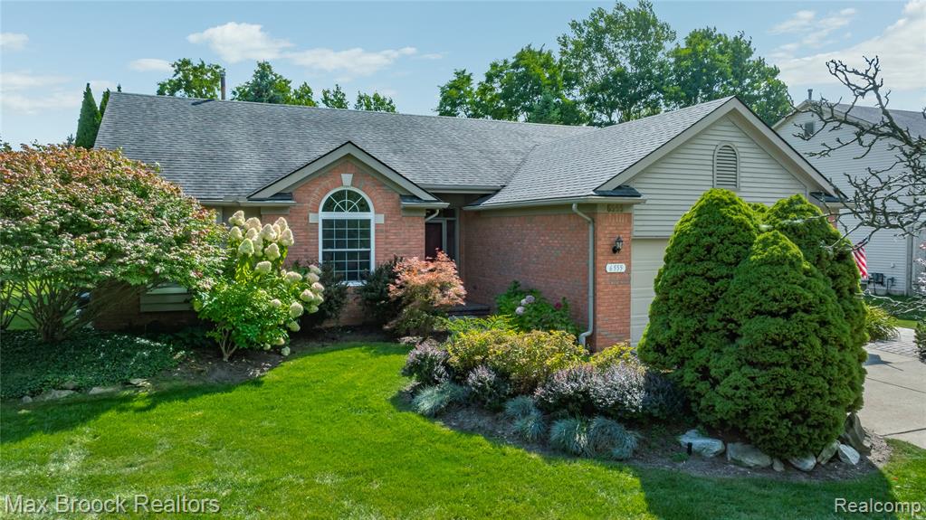 6555 Westphalia, West Bloomfield, MI 48324 — front exterior