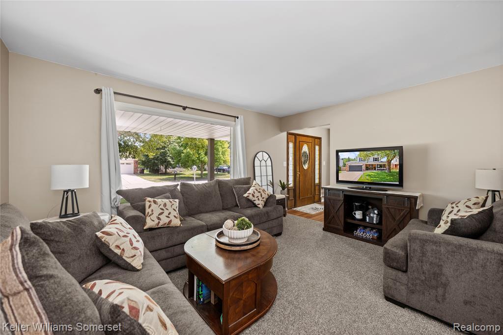 5795 LIMESTONE Drive, Troy, MI 48085 — Photo 11
