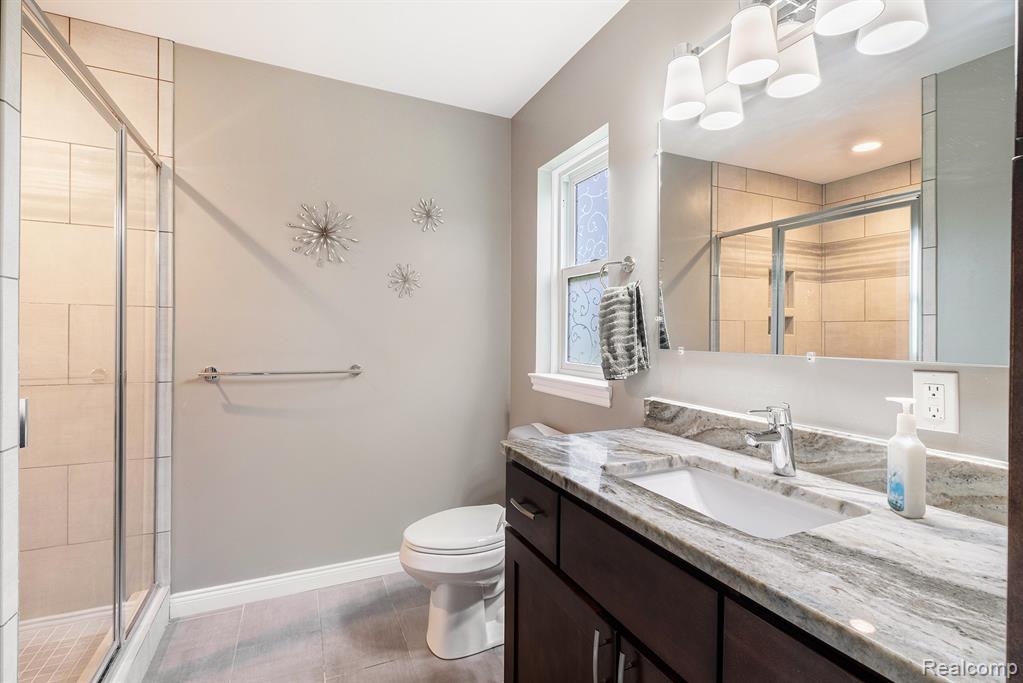 698 Shoreline Drive, Fenton, MI 48430 — Photo 12