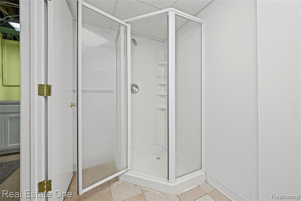 28615 Bloomfield Drive, Lathrup Village, MI 48076 — Photo 44