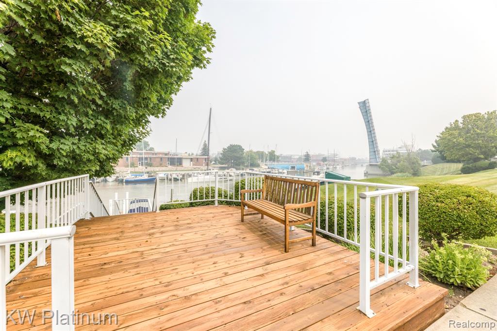 819 E Pointe, Port Huron, MI 48060 — Photo 40