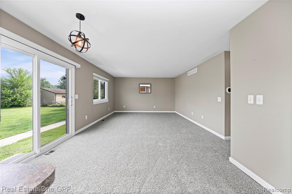 48558 Sugarbush, Chesterfield, MI 48047 — Photo 8