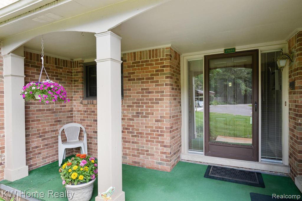 29691 Pine Ridge Circle, Farmington Hills, MI 48331 — Photo 32