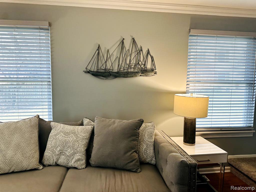 295 INLET N, Walled Lake, MI 48390 — Photo 9