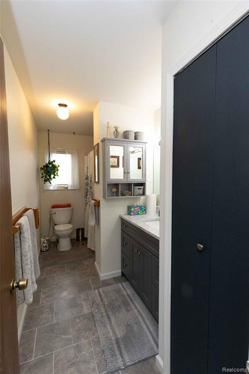 5685 S Aylesbury Drive, Waterford, MI 48327 — Photo 23