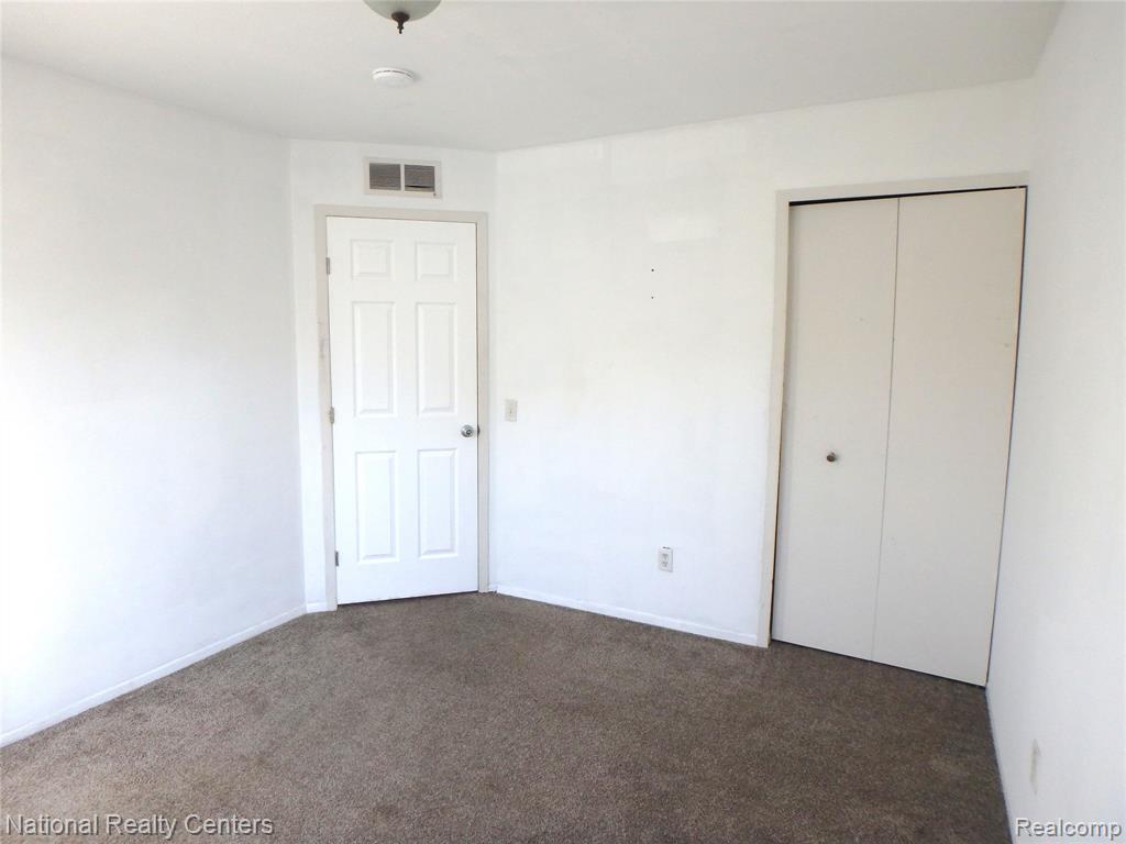 962 Saybrook Drive, Waterford, MI 48327 — Photo 10