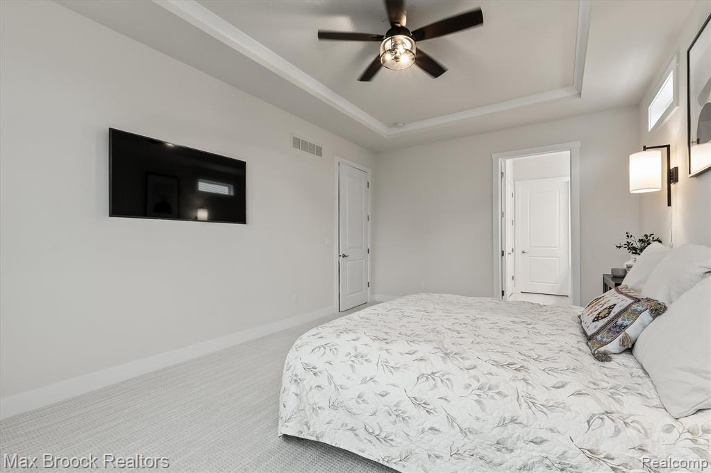 5526 Helmsdale Boulevard, West Bloomfield, MI — Photo 24